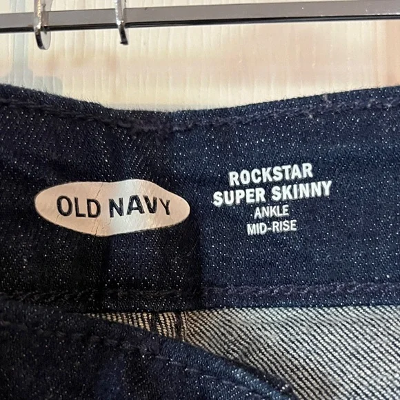 Old Navy Women's Deep Indigo Plus Size Skinny Jeans - Picture 7 of 10